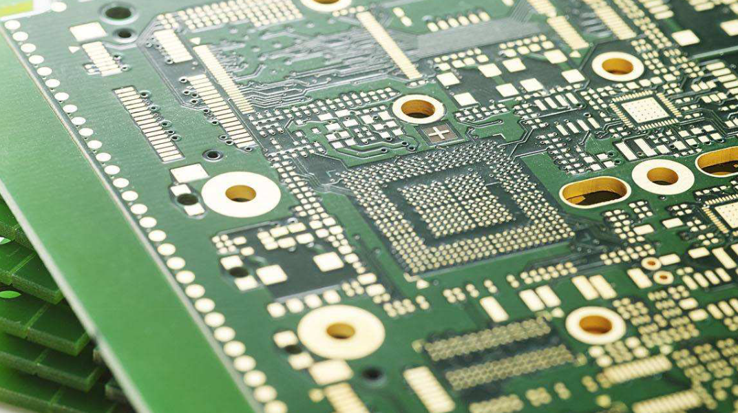 MOSFET 的頂部散熱：與 PCB 和雙面散熱相比，散熱管理更出色